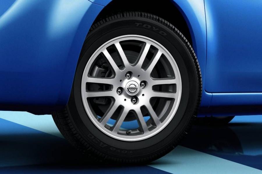 Колеса Nissan Cube Indigo Blue Edition 2012 года  (фото 3 из 4)